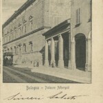 Palazzo Albergati in via Saragozza. Il piccolo edificio con tre architravate al centro dell'immagine è scomparso. Tra questo edificio e il palazzo Albergati vi è via Malpertuso.
