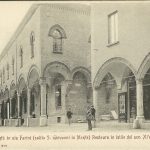 L'antica casa Modiano (qui indicata come casa Filippetti), cancellata dai bombardamenti della seconda guerra mondiale, e la salita che porta a San GIovanni in Monte. La casa si presenta come era dopo i restauri del 1905.