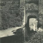 Il Canale Navile appena fuori delle mura cittadine, su cui si vede il varco (spesso considerato la tredicesima porta di Bologna).