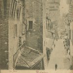 L'antica via delle Asse (oggi via IV Novembre), con le botteghe che ancora erano addossate sul fianco del palazzo Comunale. Accanto a queste botteghe era una edicola, anch'essa addossata al muro del palazzo Comunale, contenente una immagine di Madonna dipinta su asse di cedro, detta "Madonna delle Asse", che diede l'antico nome della via. Questa immagine oggi è custodita nel "Chiostro delle Madonne" presso la Certosa di Bologna,