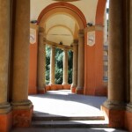 Due scalini del ponte del Meloncello, in salita, procedendo verso il monte.