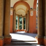 Due scalini del ponte del Meloncello, in salita, procedendo verso il monte.